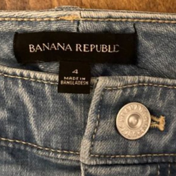 Banana Republic denim skirt! - Picture 2 of 3